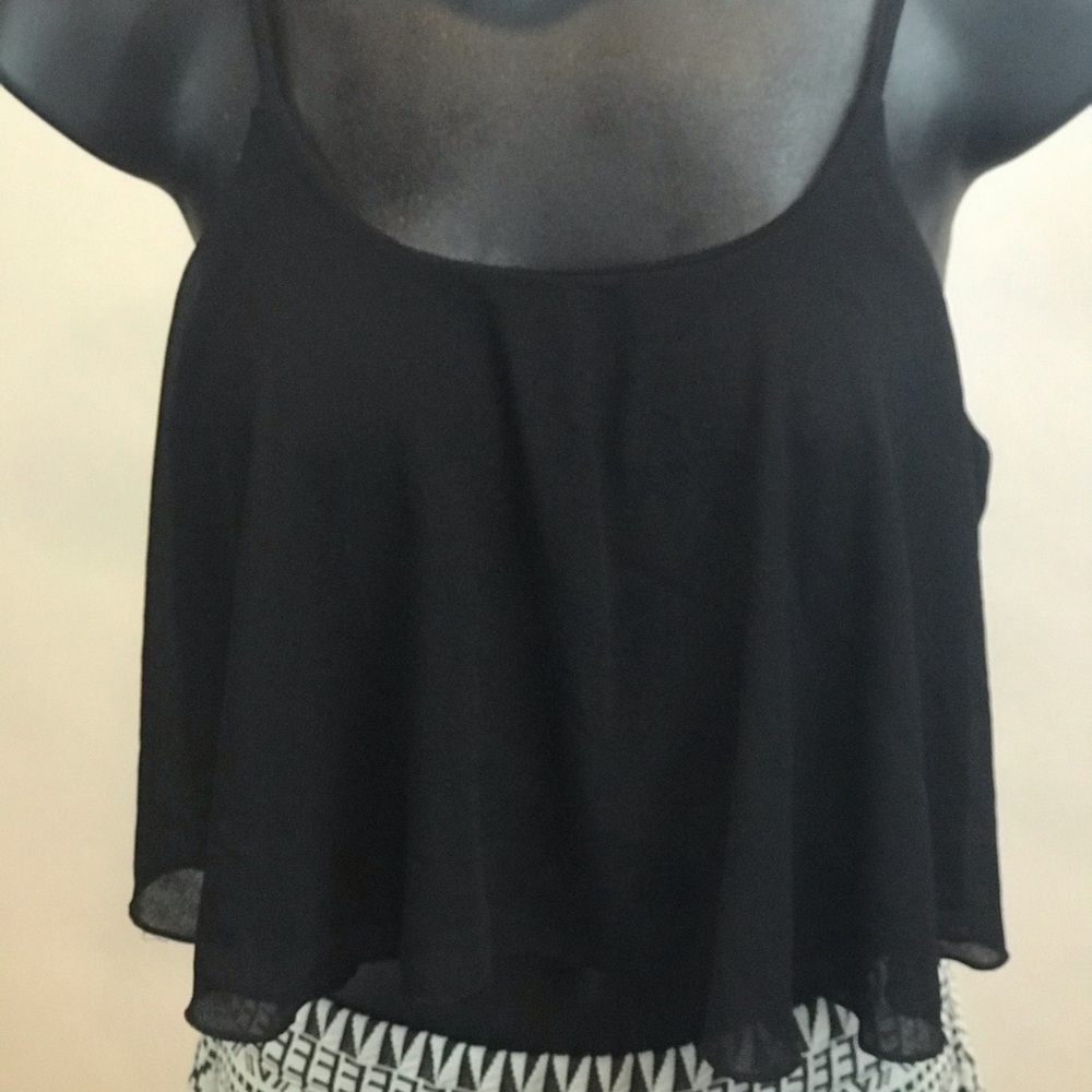 Blk • L• cropped tank